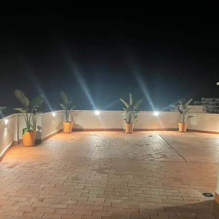 Апартаменти Volledig Vernieuwd Met Terras Van 80m2 Торремолінос