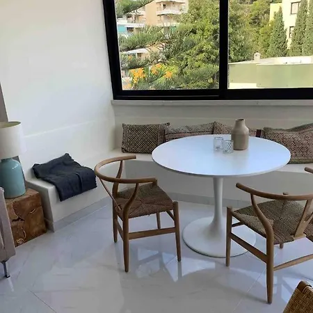 Volledig Vernieuwd Met Terras Van 80m2 Apartament *