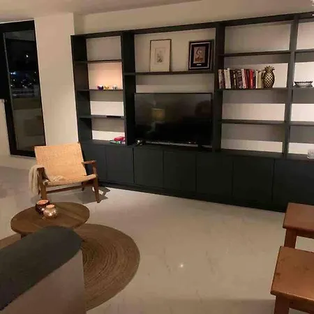 Volledig Vernieuwd Met Terras Van 80m2 Apartament